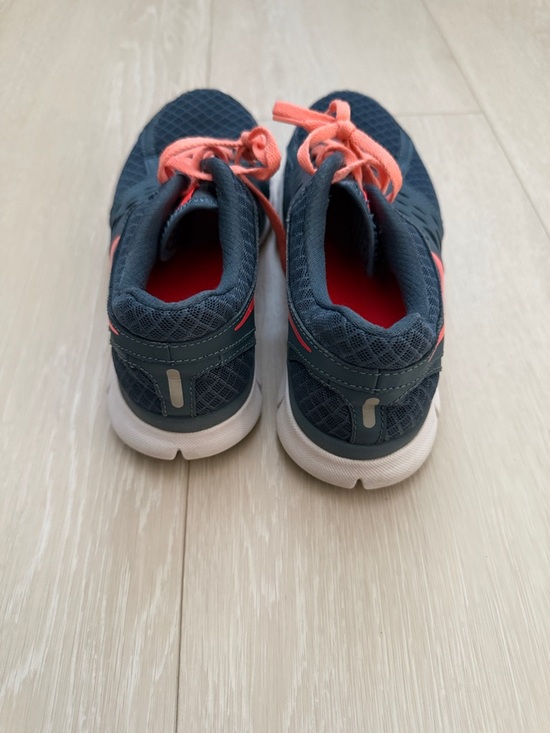 Nike Dark Blue and Coral Sneakers - Picture 8 of 10